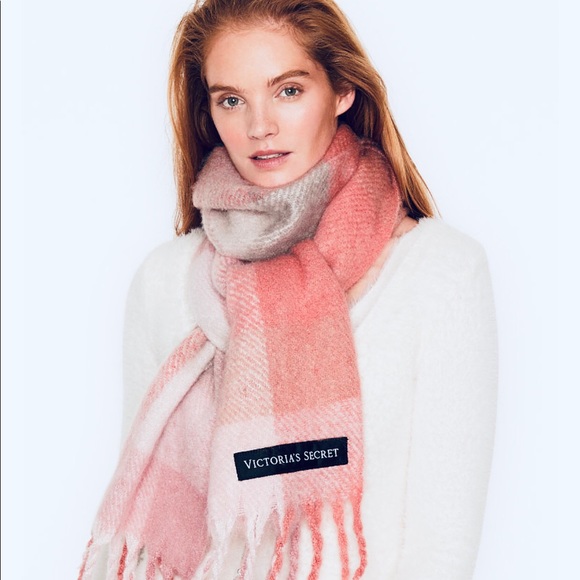 VICTORIA SECRET PLUS SCARF